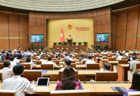 Quốc hội thảo luận về dự thảo Luật Đường bộ