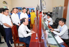 Khẩn trương khắc phục, tháo gỡ khó khăn để các xã, phường hoạt động thông suốt, đồng bộ