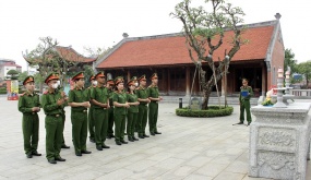 Chi đoàn Phòng Cảnh sát THAHS & HTTP: Dâng hương kỷ niệm 92 năm Ngày thành lập Đoàn TNCS Hồ Chí Minh