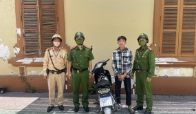 Xử lý nghiêm đối tượng “bốc đầu” xe máy trên đường phố