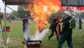 Chùm ảnh về chung kết Hội thi nghiệp vụ chữa cháy và cứu nạn, cứu hộ 'Tổ liên gia an toàn PCCC' huyện Thủy Nguyên
