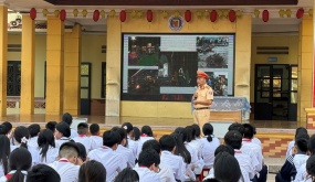 Công an quận Kiến An: Tuyên truyền về an toàn giao thông cho học sinh Trường THCS Lương Khánh Thiện