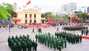Nghiêm túc, nỗ lực hợp luyện lần 3 duyệt đội ngũ, diễu hành quần chúng kỉ niệm 70 năm giải phóng Hải Phòng - Thành phố Anh hùng