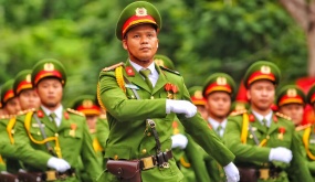 Người dân đất Cảng hào hứng xem lễ duyệt đội ngũ, diều hành lễ kỉ niệm 70 năm giải phóng Hải Phòng