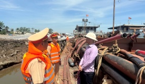 Phòng Cảnh sát giao thông:  Ra quân triển khai tổng kiểm soát phương tiện có gắn thiết bị bơm hút cát, sỏi và phương tiện vận chuyển cát, sỏi