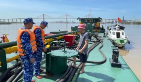   BTL Vùng Cảnh sát biển 1 tạm giữ 10.000 lit dầu DO không rõ nguồn gốc