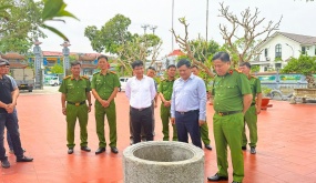 Bàn giao lại cổ vật thống đá bị mất cắp cho đình Văn Cú (phường An Hải)   