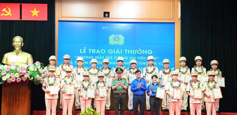 Tuyên dương 20 gương mặt trẻ Công an tiêu biểu, 75 thanh niên Công an xã có thành tích xuất sắc