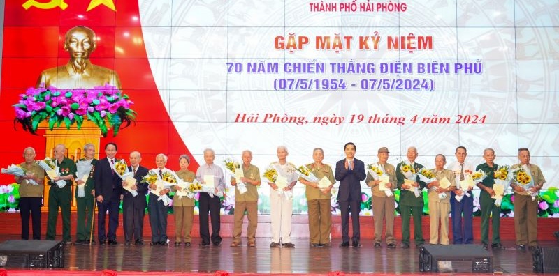 Chiến thắng Điện Biên Phủ  mãi mãi là mốc son chói lọi trong lịch sử dân tộc, là biểu tượng sáng ngời của lòng yêu nước nồng nàn, ý chí kiên cường, bất khuất của con người Việt Nam