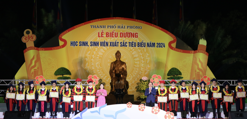 Biểu dương 139 học sinh, sinh viên xuất sắc tiêu biểu thành phố năm 2024: Khẳng định truyền thống hiếu học, học giỏi của người Hải Phòng