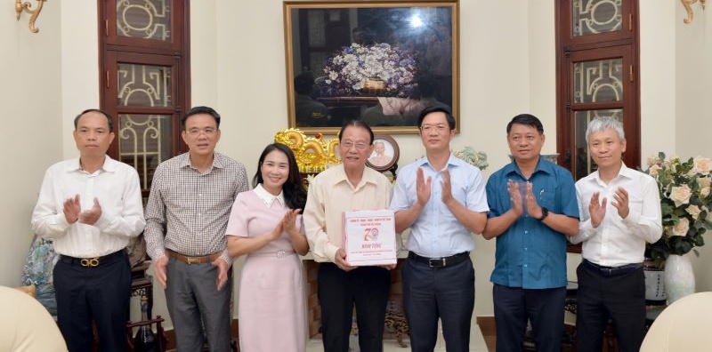 Tri ân sự đóng góp của các đồng chí nguyên lãnh đạo HĐND thành phố