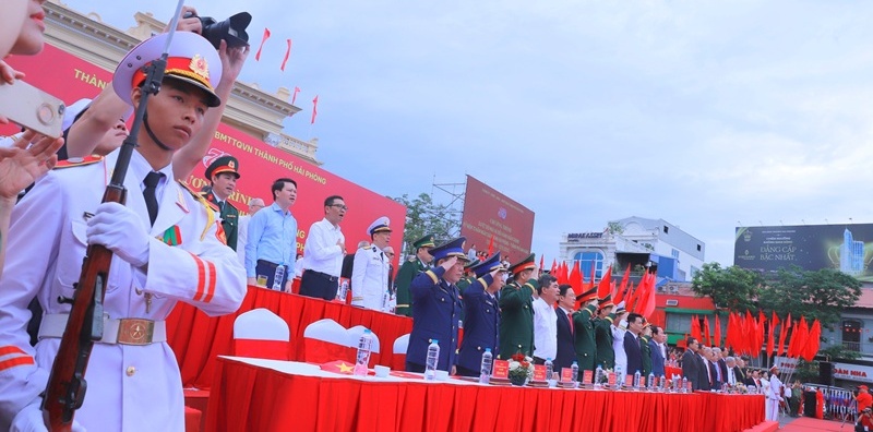 Công an thành phố bảo đảm ANTT Chương trình duyệt đội ngũ và diễu hành quần chúng kỷ niệm 70 năm Ngày giải phóng Hải Phòng