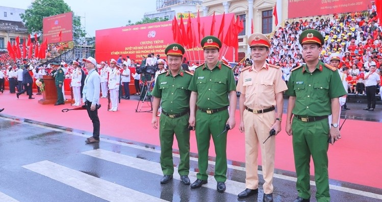 Công an thành phố bảo đảm ANTT Chương trình duyệt đội ngũ và diễu hành quần chúng kỷ niệm 70 năm Ngày giải phóng Hải Phòng