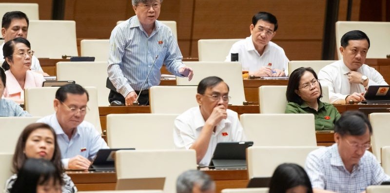 Dạy thêm, học thêm; tổ chức kỳ thi vào lớp 10 nóng hội trường Quốc hội