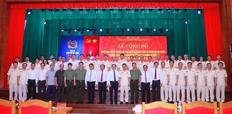 Công an thành phố: Công bố các Quyết định của Bộ trưởng Bộ Công an và Giám đốc CATP về tổ chức, cán bộ 