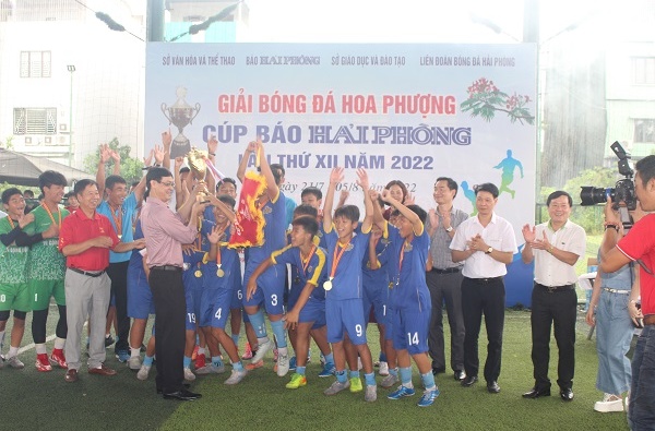 Giải Bóng đá Hoa phượng - Cúp Báo Hải Phòng lần thứ XII năm 2022: Quận Ngô Quyền giành ngôi Quán quân