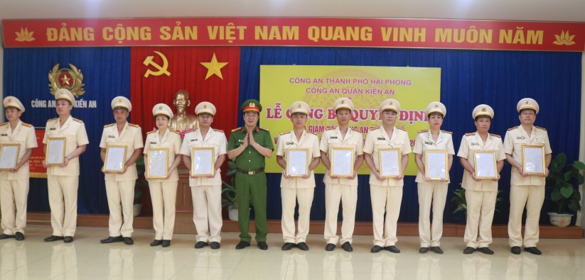 Công an quận Kiến An: 70 CBCS được thăng cấp bậc hàm, nâng bậc lương năm 2023