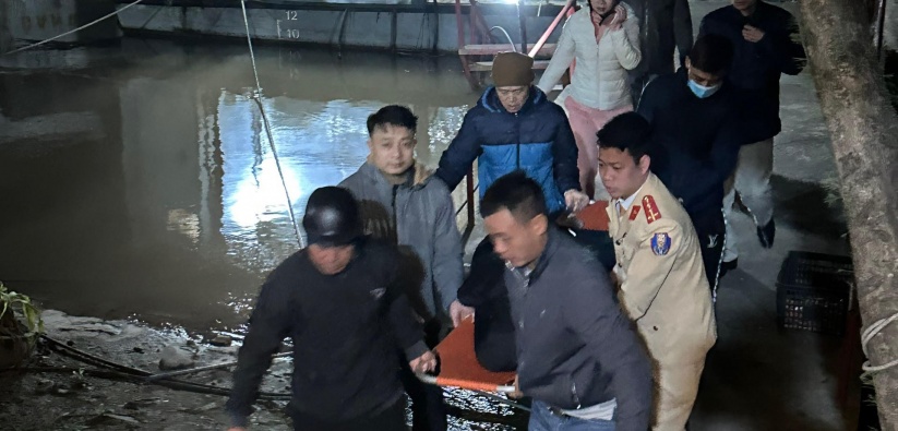 Đội Cảnh sát đường thủy số 2 kịp thời cứu một người nhảy cầu khu vực sông Văn Úc