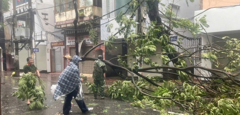 Công an quận Lê Chân:  Phối hợp hỗ trợ hơn 1500 hộ dân đến khu vực tránh trú bão an toàn