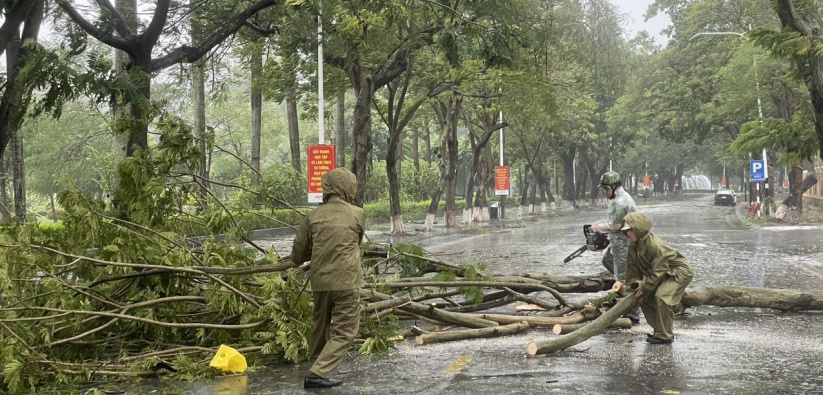 Công an phường Minh Khai: Phát huy vai trò nòng cốt trong phòng, chống và khắc phục hậu quả bão số 3