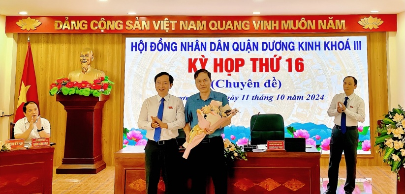 Kỳ họp thứ 16 HĐND Dương Kinh khoá III: Thông qua một số nội dung quan trọng