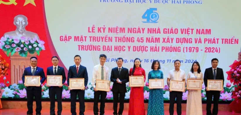 Trường Đại học Y Dược Hải Phòng: Kỷ niệm 42 năm ngày Nhà giáo Việt Nam và gặp mặt kỷ niệm 45 năm xây dựng và phát triển 