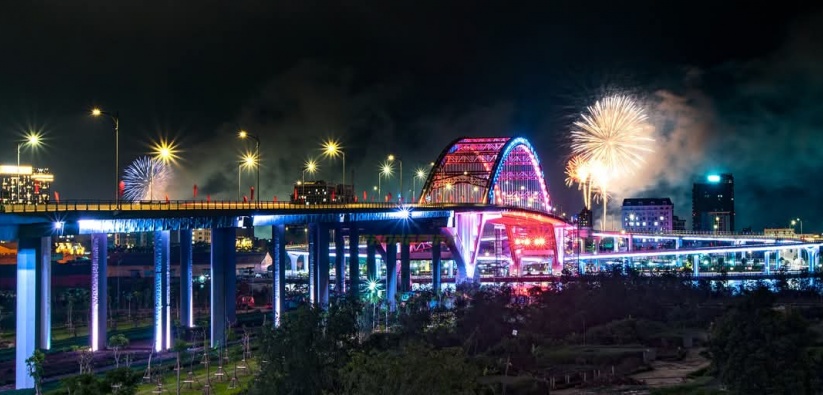 Pháo hoa rực rỡ bầu trời thành phố Cảng dịp kỉ niệm 70 năm giải phóng Hải Phòng