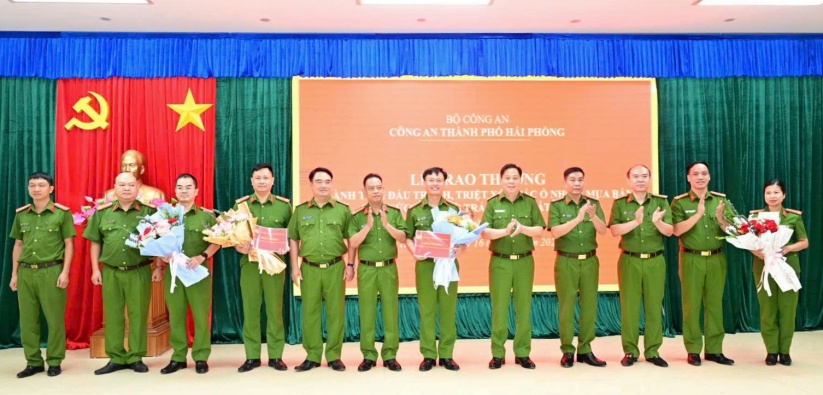 CATP khen thưởng Phòng Cảnh sát ĐTTP về ma túy liên tiếp triệt xóa các ổ nhóm mua bán, tổ chức sử dụng trái phép chất ma túy