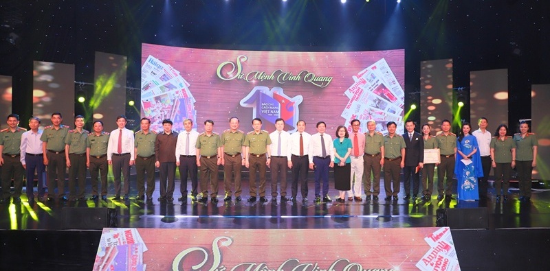 Bộ Công an kỷ niệm 100 năm Ngày Báo chí cách mạng Việt Nam; gặp mặt, tôn vinh các nhà báo tiêu biểu, xuất sắc trong CAND